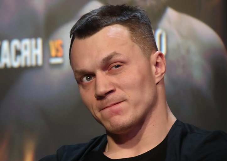 Боец Артем Тарасов
