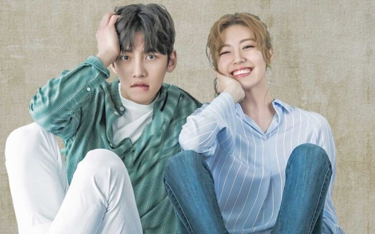 Такие разные. Он - сама собранность. Она - ходячий неадекват.