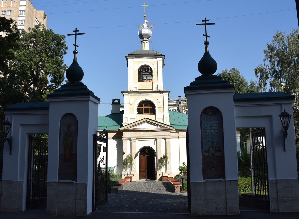 Храм Священномученика Власия в Старой Конюшенной слободе. Фото автора канала "Приключения Тома Сойера".