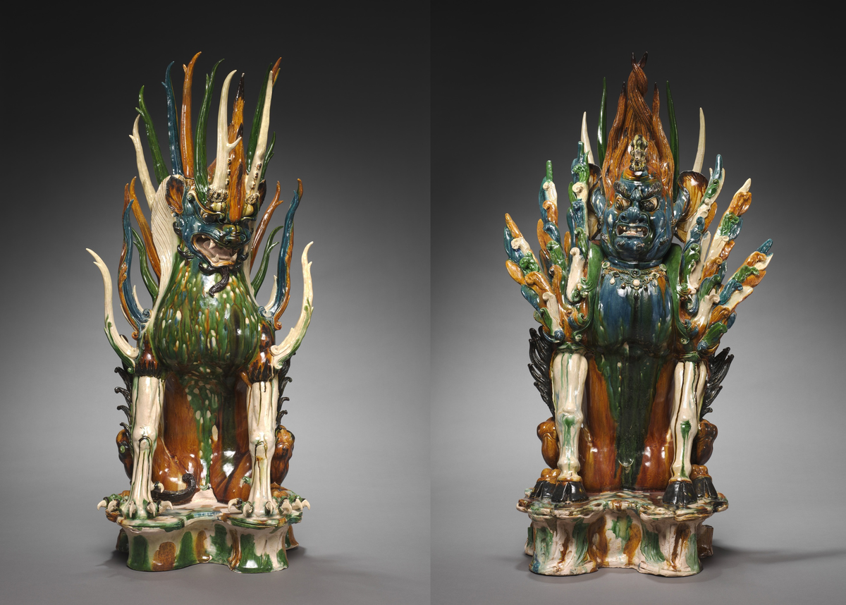 А это два чжэньмушоу - те самые хранители гробниц, с львиным и человеческим лицом. Глазированная керамика, Китай, династия Тан
https://www.clevelandart.org/art/2000.118