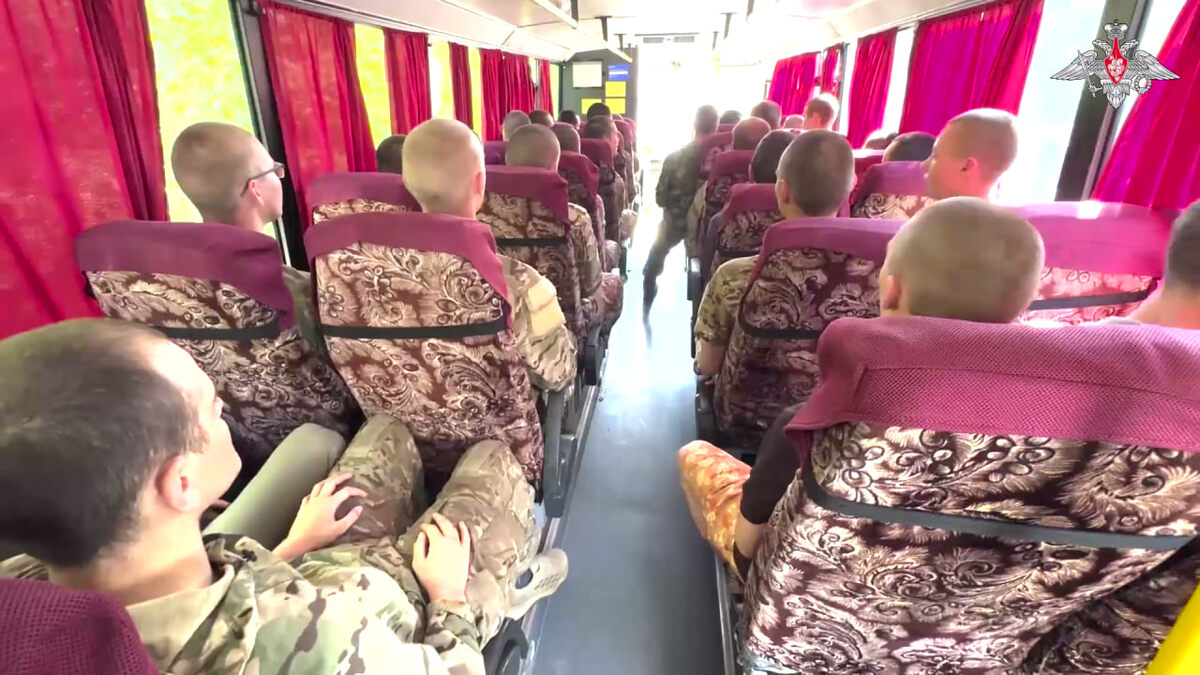    Из украинского плена вернули троих жителей Оренбургской области, захваченных на территории Курской области