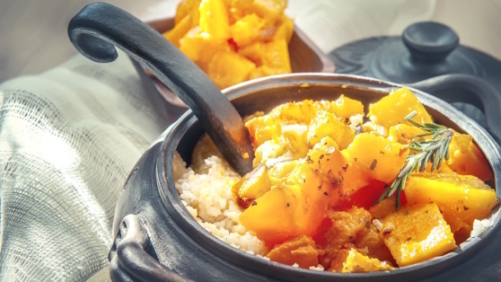    Готовим в горшочке: молочная каша с тыквой и яблоками Андрей Соколов