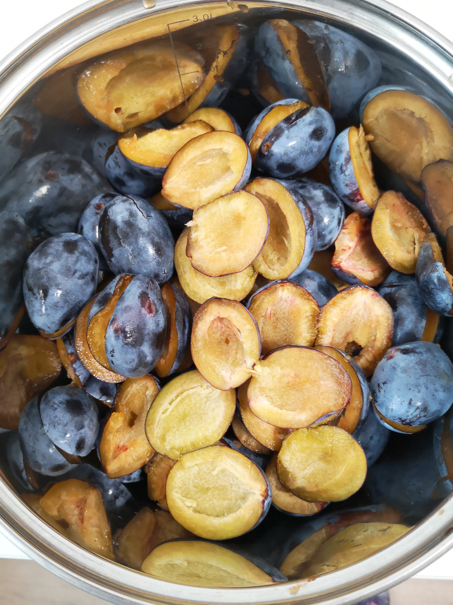 Синие сливы без косточек