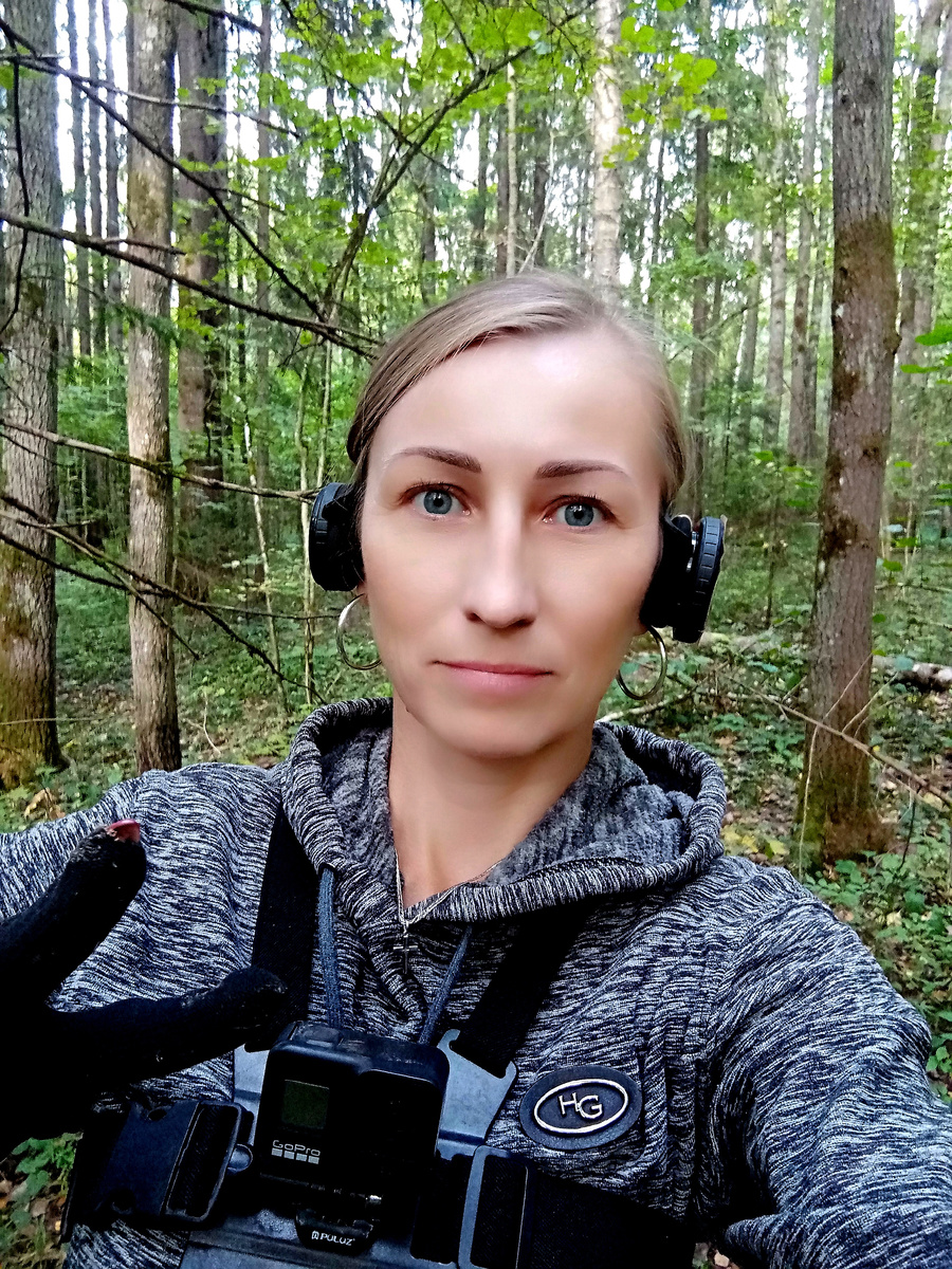 Довольная я, с "лосиной блохой" на волосах