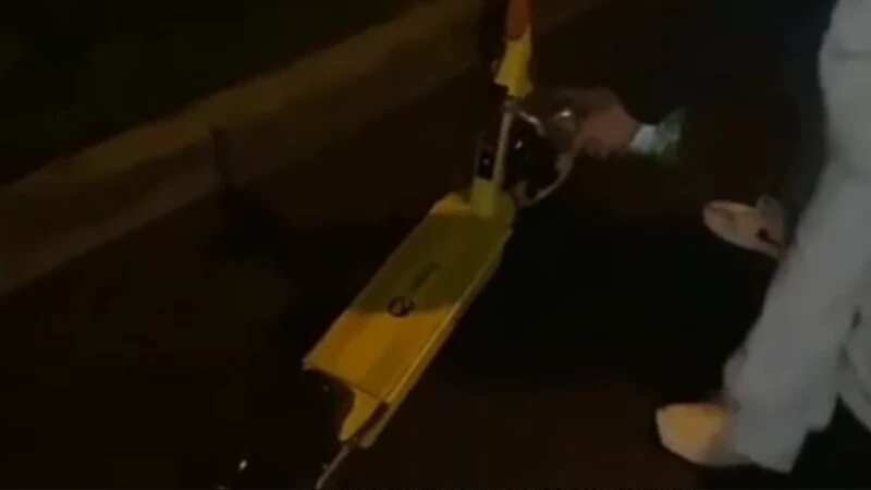     «Была бы дорога, а покатушки найдутся». В Москве школьники подожгли самокаты скриншот из видео пресс-центра дептранса Москвы