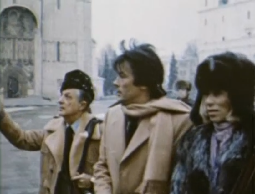 кадры из Москвы, которую Делон посетил со своей женой Мирей Дарк