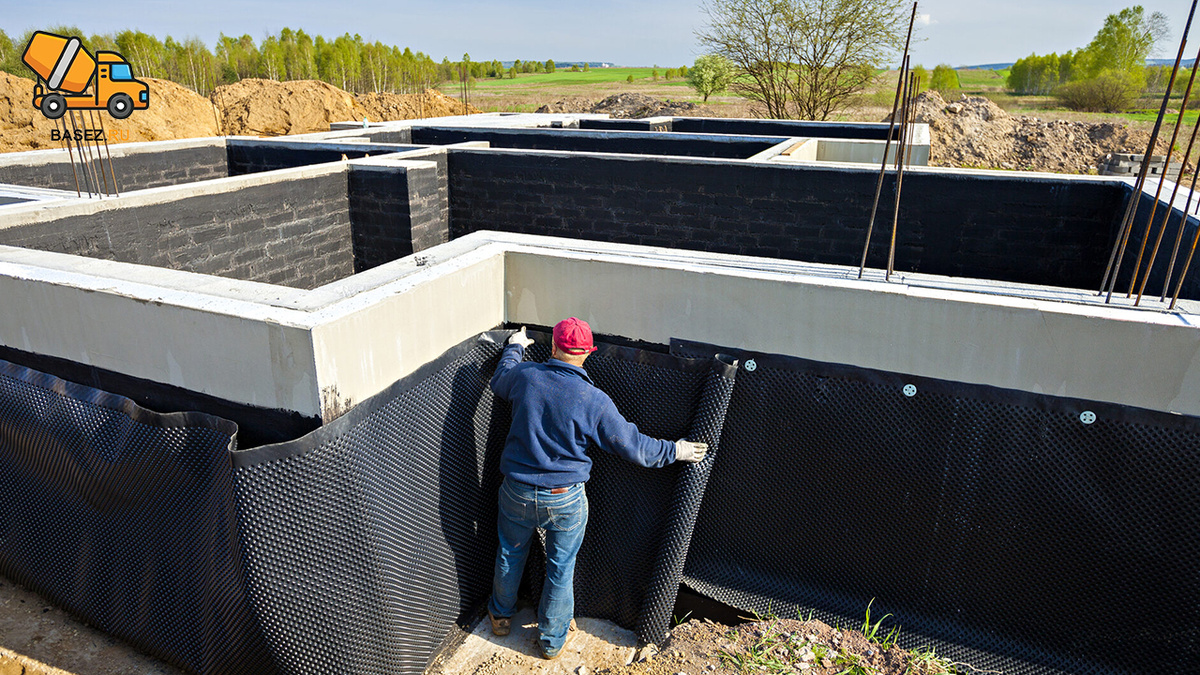 Фото работы по гидроизоляции фундамента