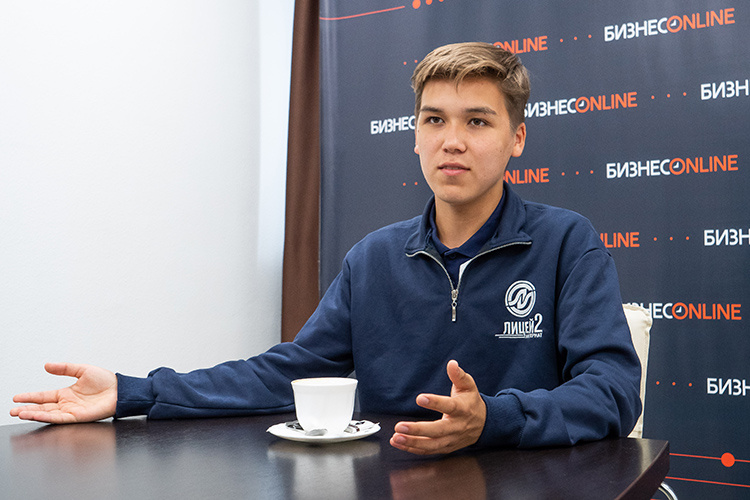    Гимран Абдуллин: «Все спрашивают: «Сколько ты в день занимаешься?» Я занимаюсь столько, сколько у меня свободного времени».   
Фото: Динар Ахметзянов