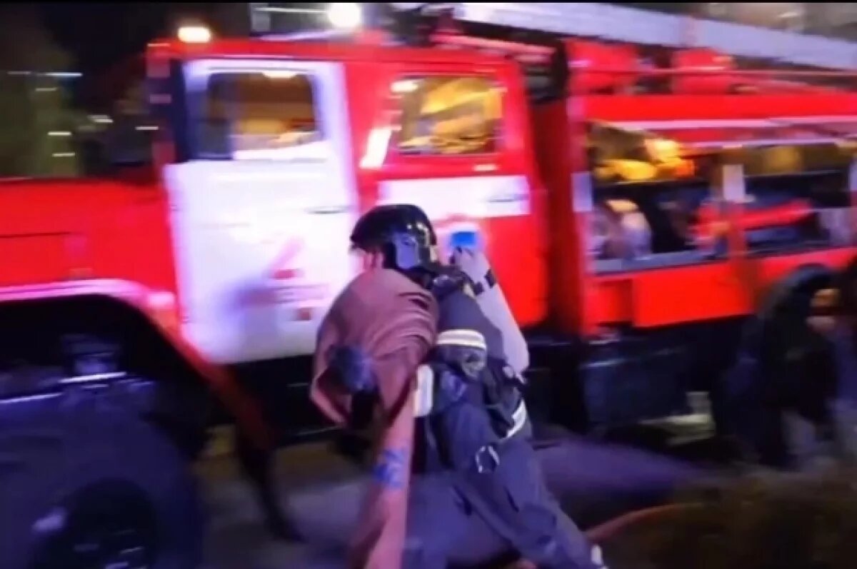    В Ижевске на улице Холмогорова произошёл пожар в многоквартирном доме