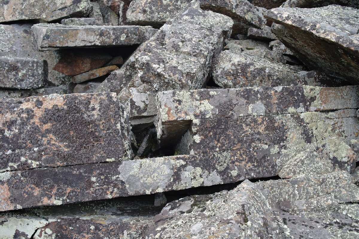   ДАГ Красноярск. Видите как хорошо работает вулкан обрабатывая  блоки и сверлит отверстия