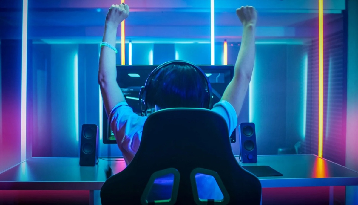 Геймерское кресло — ключевой элемент игрового пространства, от которого зависят комфорт и эффективность. Правильный выбор улучшит игровой опыт и поддержит здоровье.