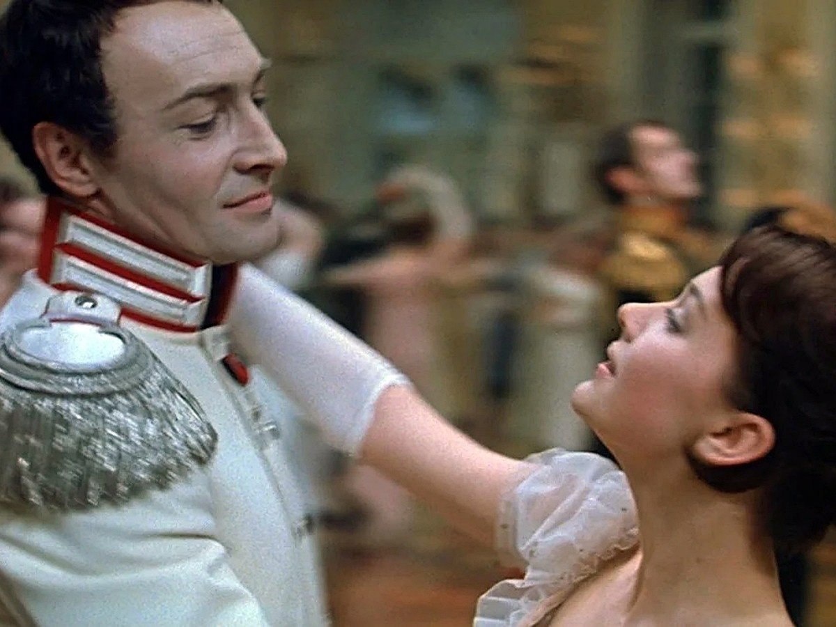 В круженьи вальса кружится душа России 