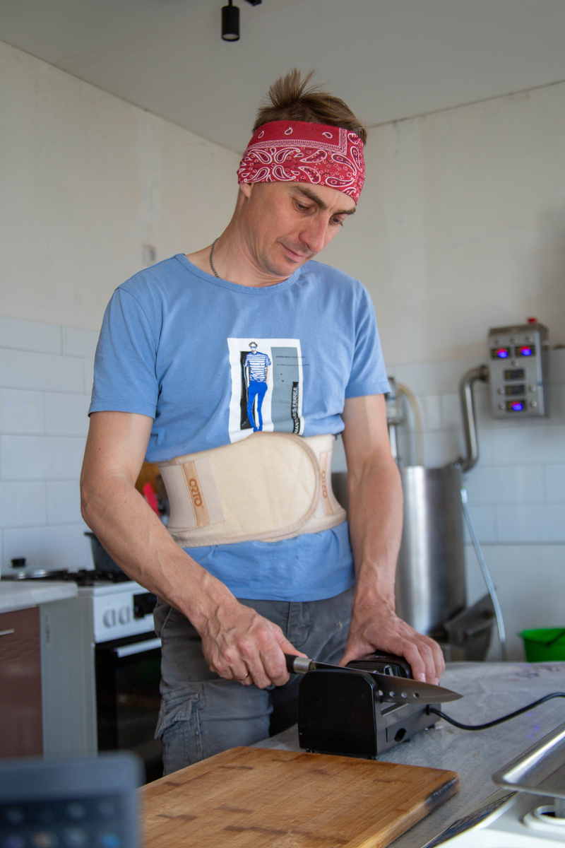 спина всё таки болит....