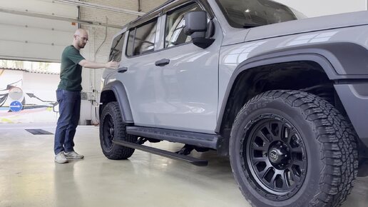 Выдвижные пороги ATS на автомобиль TANK 300. Показываем как меняется клиренс автомобиля.