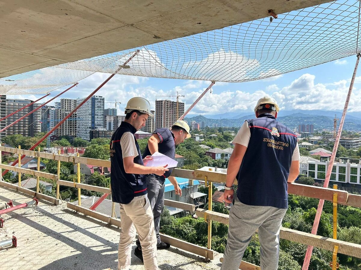 Проверка нарушений при строительстве в Батуми © Batumi Municipal Inspection
