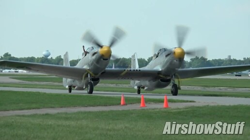 Video herunterladen: XP-82 Twin Mustang Flybys - EAA AirVenture Oshkosh 2019