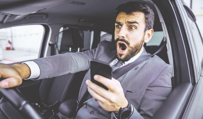    Минтранс предложил запретить использование любых устройств за рулем