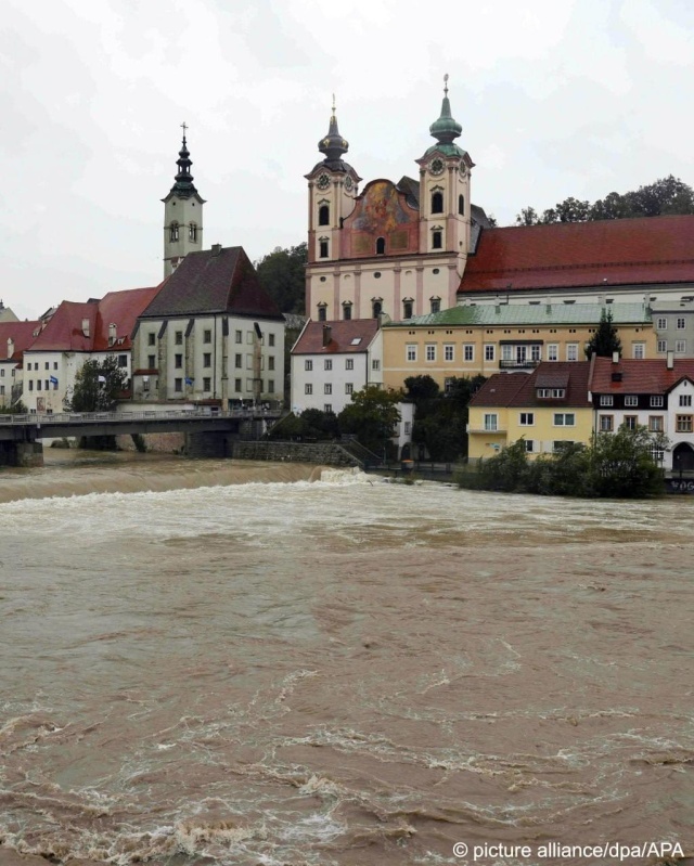    Центральная и восточная Европа, а также Одесса и Кишинёв ушли под воду