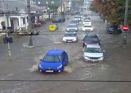    Центральная и восточная Европа, а также Одесса и Кишинёв ушли под воду