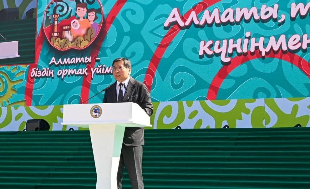    Досаев поздравил алматинцев с Днем города / Фото: акимат Алматы