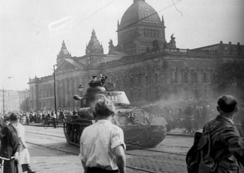 Советский танк ИС-2 в Лейпциге, 17 июня 1953 года