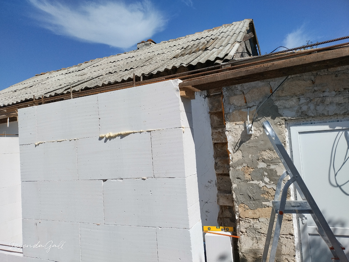 Армирование есть, дальше опалубка ждет...