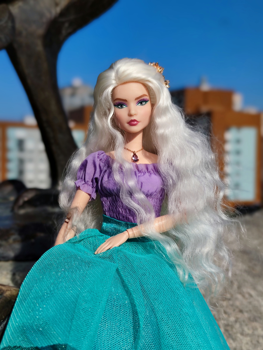 Barbie Looks #8 Андра, перепрошитая козочкой