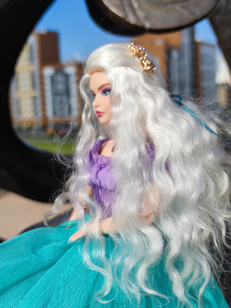 Barbie Looks #8 Андра, перепрошитая козочкой