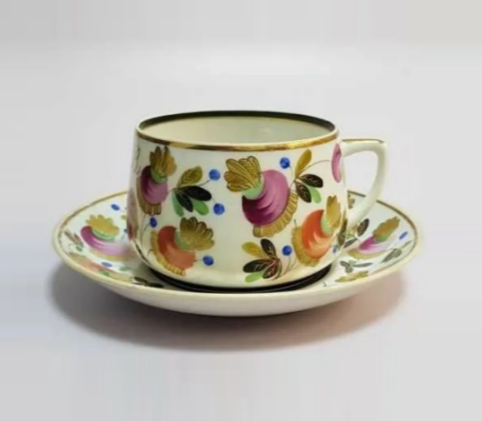 Форма чайной пары, характерная для 1930-х годов. Но выпускалась и в конце 1940-х - начале 1950-х...