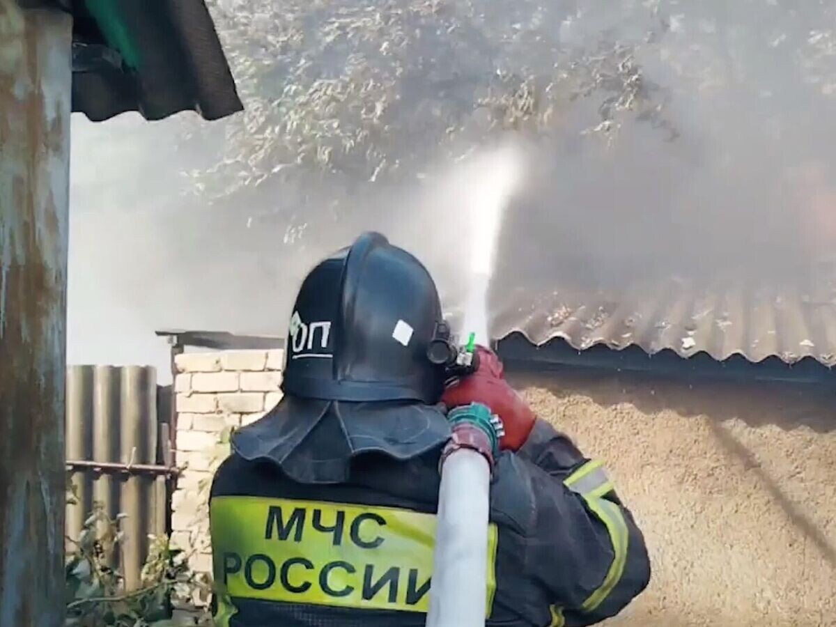    Место пожара в поселке городского типа Михайловка в ЛНР© ГУ МЧС России по ЛНР/Telegram