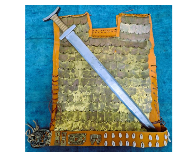 Рис. 2. Стилизация меча, доспеха и пояса второй половины I тыс. до н. э. Фото Н. Н. Головченко