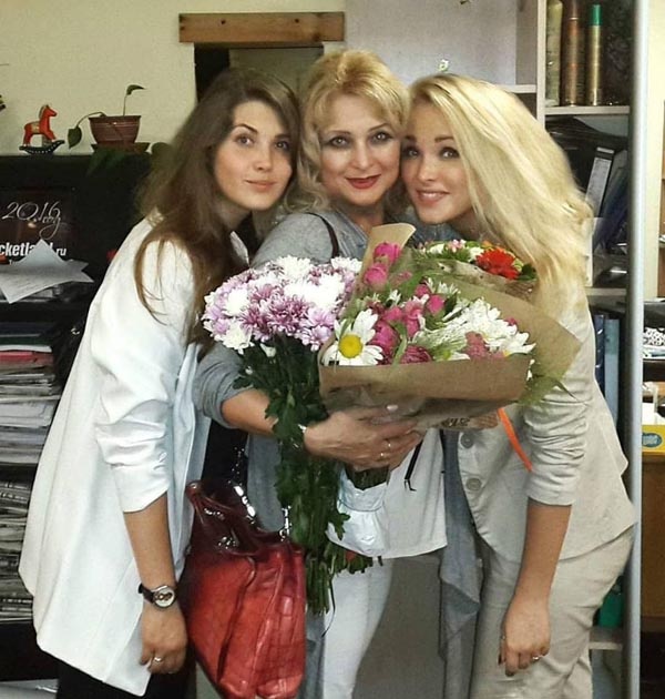 Ольга Дубовицкая с дочками Машей и Таней