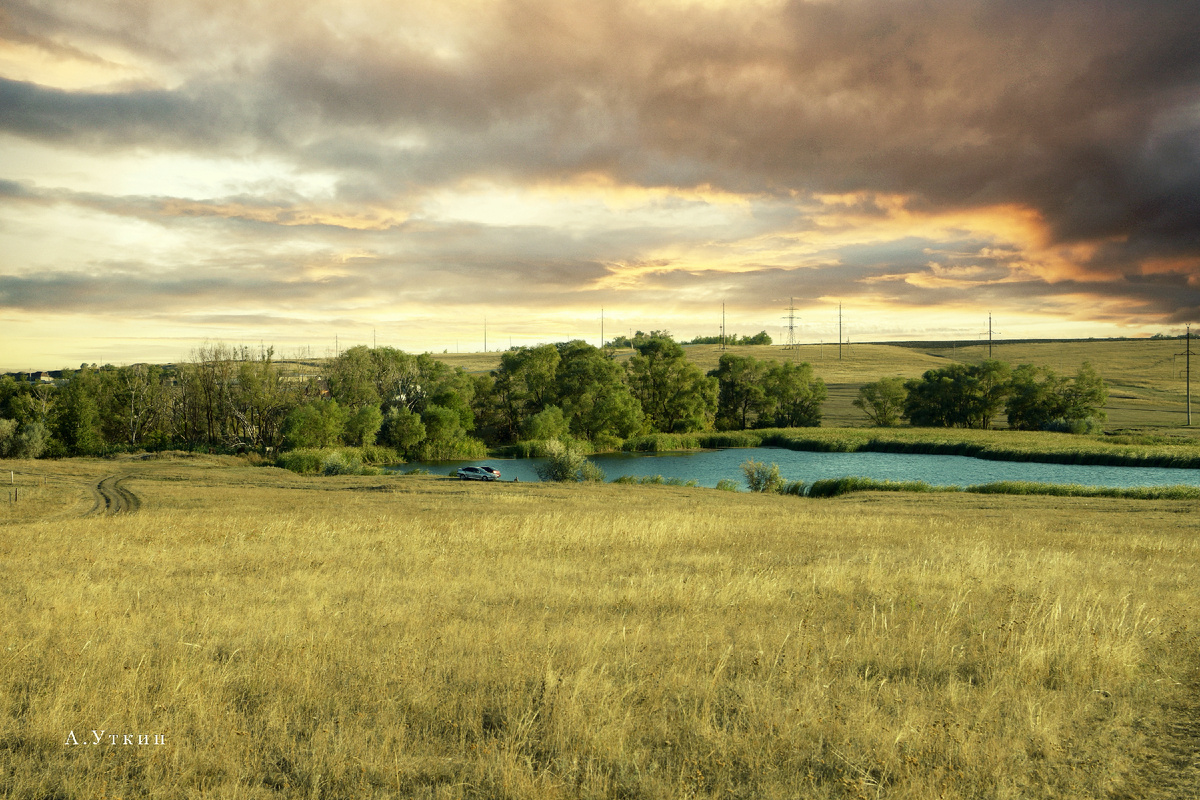 Лебединое озеро у села В.Чернавка.