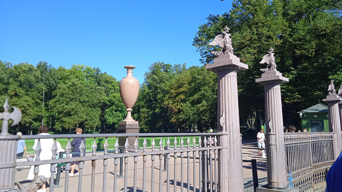 Вход со стороны Михайловского замка