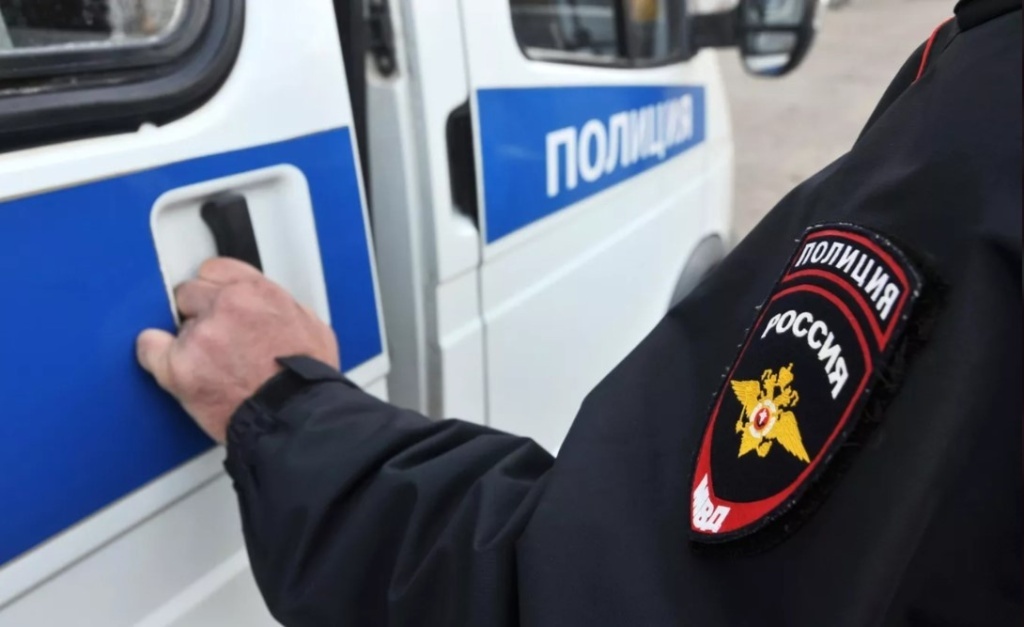 В Твери из незапертой машины экспедитора пропали телефон и планшет