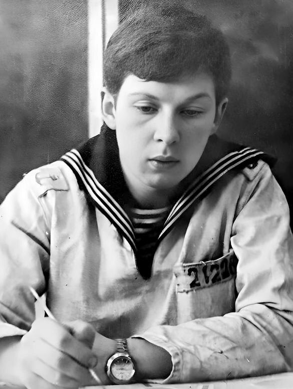 Фото моего однокашника по Военно-Морскому училищу имени М.В. Фрунзе и автора замечательного дружеского Дзен-канала «Записки гидрографа» (ссылка на канал в конце материала).