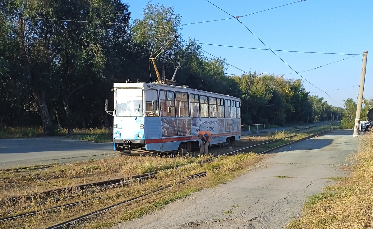 Трамвай маршрута № 2 на кольце "Станция "Никель". Фото автора