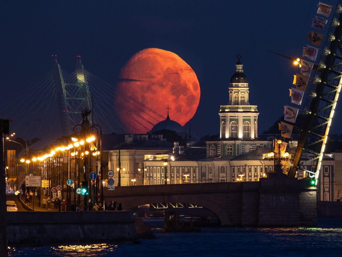    Ученые не знают, почему Луна иногда кажется большой. Источник фото: rtraveler.ru