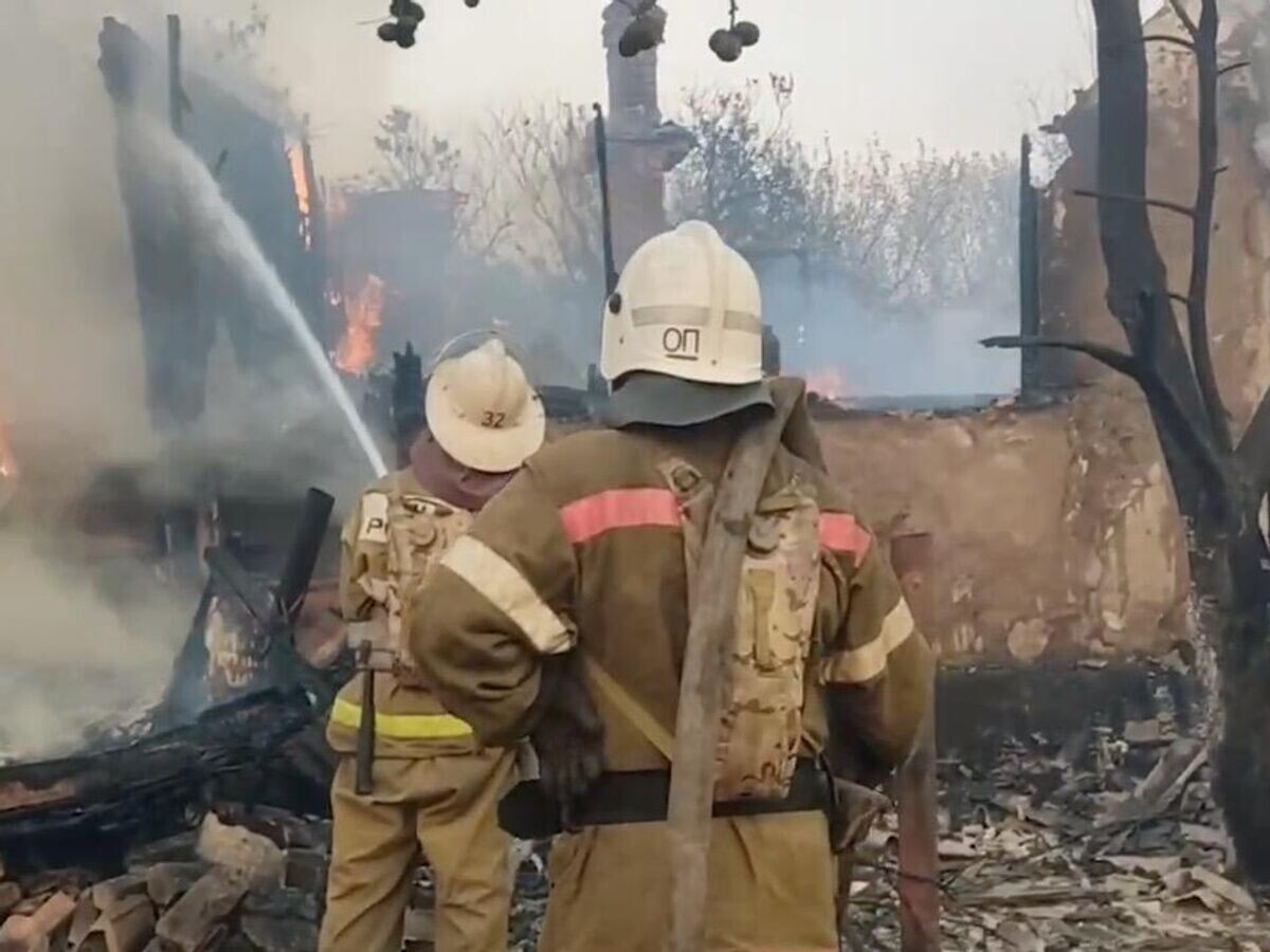   Ликвидация пожара в Антрацитовском муниципальном округе в ЛНР© ГУ МЧС России по ЛНР/Telegram