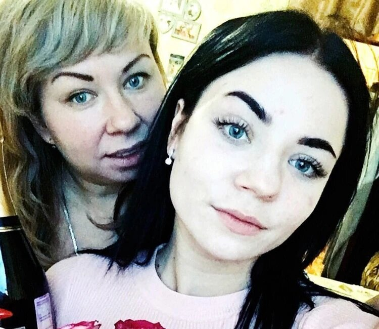 Анна и Владислава Комаровы. 