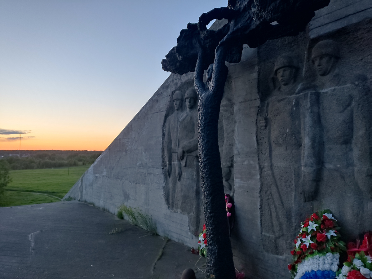 На холме славы