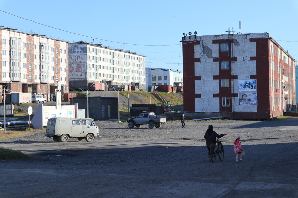 Ð Ð»ÑÑÑÐ¸Ðµ Ð²ÑÐµÐ¼ÐµÐ½Ð° Ð² Ð¢Ð¸ÐºÑÐ¸ Ð¶Ð¸Ð»Ð¾ 10 ÑÑÑÑÑ ÑÐµÐ»Ð¾Ð²ÐµÐº, ÑÐµÐ¹ÑÐ°Ñ Ð¾ÑÑÐ°Ð»Ð¾ÑÑ Ð¿ÑÐ¸Ð¼ÐµÑÐ½Ð¾ 4,5. ÐÑÐ´Ð¸ Ð¿ÑÐ¾Ð´Ð¾Ð»Ð¶Ð°ÑÑ ÑÐµÐ·Ð¶Ð°ÑÑ.ÐÐ¾ Ð½Ð°Ð´Ð¾ ÑÐºÐ°Ð·Ð°ÑÑ, ÑÑÐ¾ Ð¿Ð¾ Ð¼ÐµÑÐºÐ°Ð¼ ÑÐµÐ³Ð¸Ð¾Ð½Ð°, Ð¢Ð¸ÐºÑÐ¸ â ÑÑÐ¾ Ð¿ÑÑÐ¼Ð¾-ÑÐ°ÐºÐ¸ Ð³Ð¸Ð³Ð°Ð½ÑÑÐºÐ¸Ð¹ ÑÐµÐ½ÑÑ ÑÐ¸Ð²Ð¸Ð»Ð¸Ð·Ð°ÑÐ¸Ð¸!-11