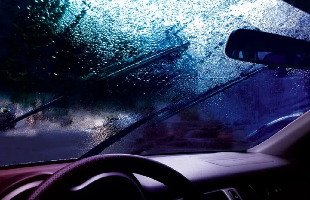 Медленно поползла в сторону дома под шаркающие щетки ...( Взято из Яндекс картинки )