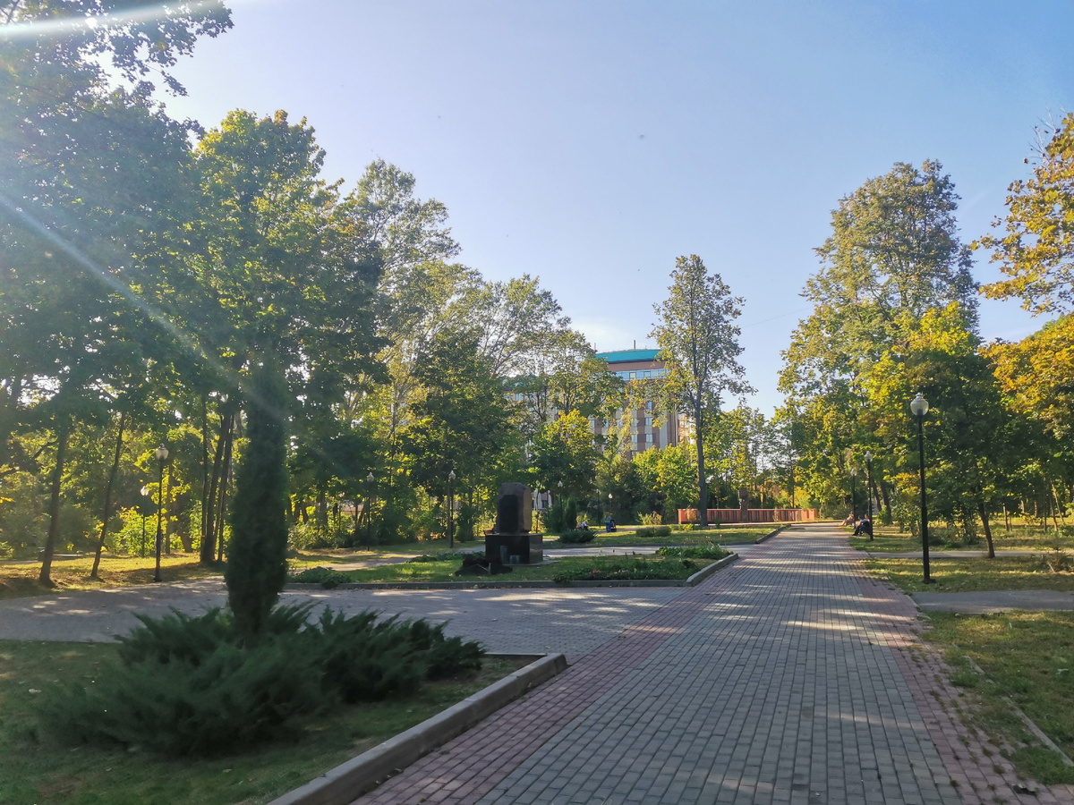 дорожка к мемориалу