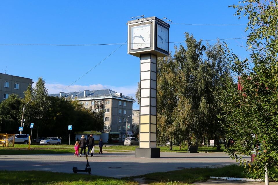    Уличные часы в Барнауле . Источник: Виталий Барабаш
