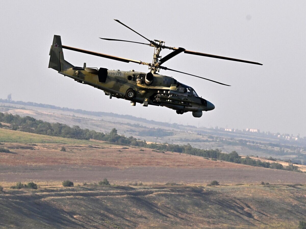    Вертолет Ка-52 во время боевого вылета в зоне СВО© РИА Новости / Евгений Биятов