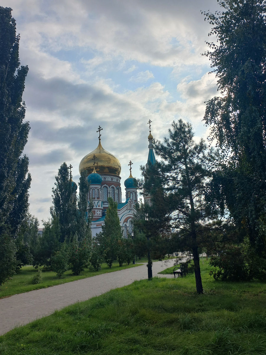 Это сам Кафедральный собор, очень красивый. Вечером еще подсветка есть