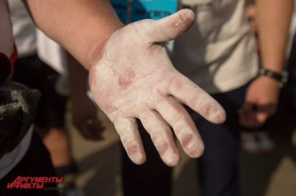    В Салехарде атлет из Омска установил рекорд России в подъеме камней Атласа