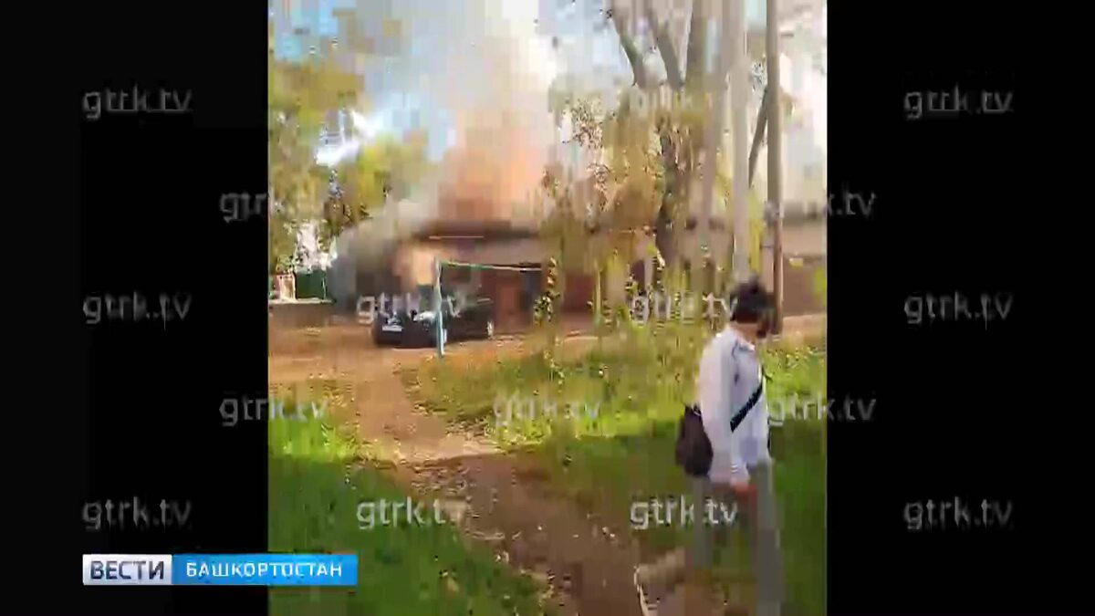    В уфимской Черниковке загорелись гаражи: очевидцы сообщают о хлопках