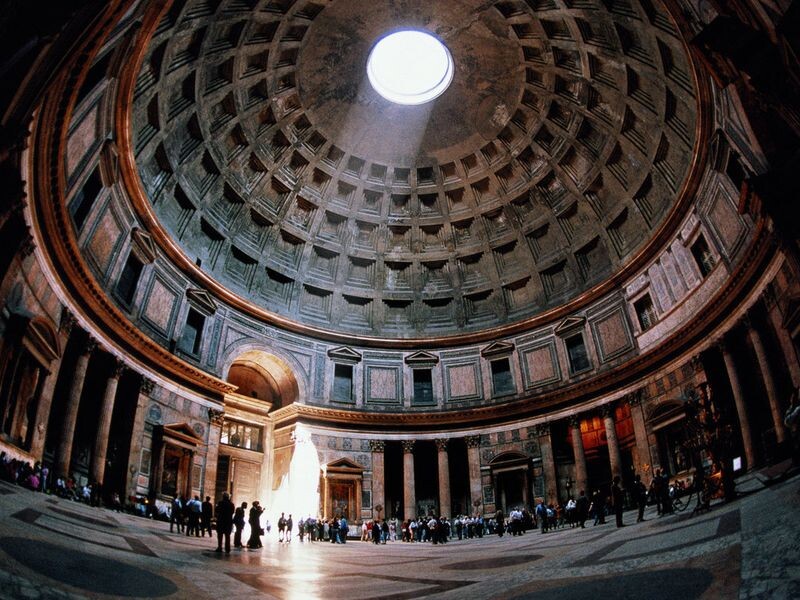 Купол пантеона в Риме. Здесь стояли статуи главных римских богов.